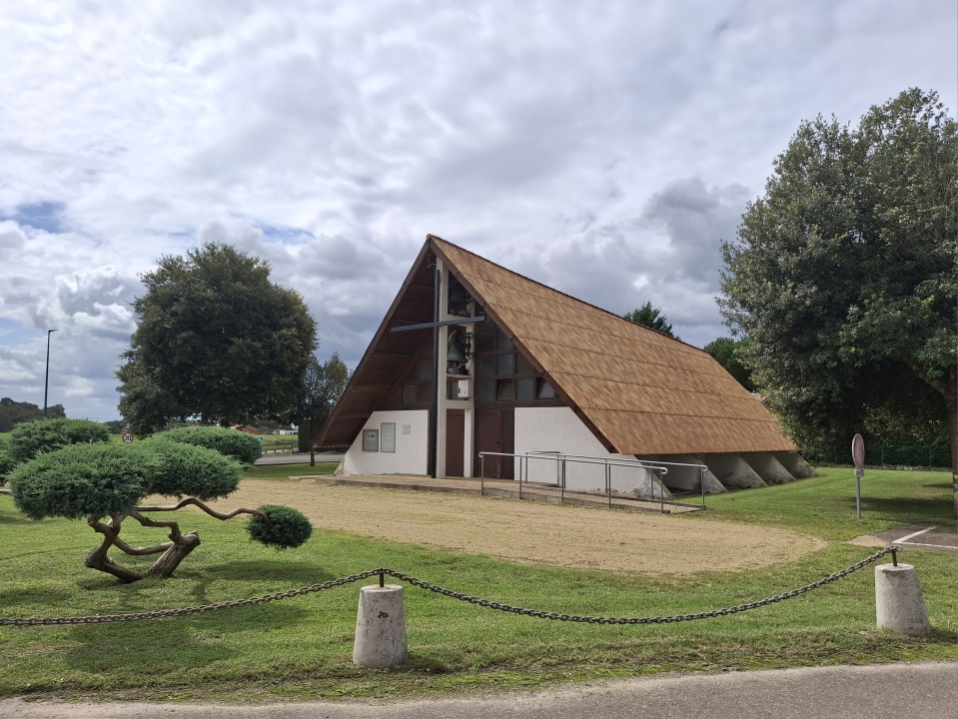eglise droit.jpg