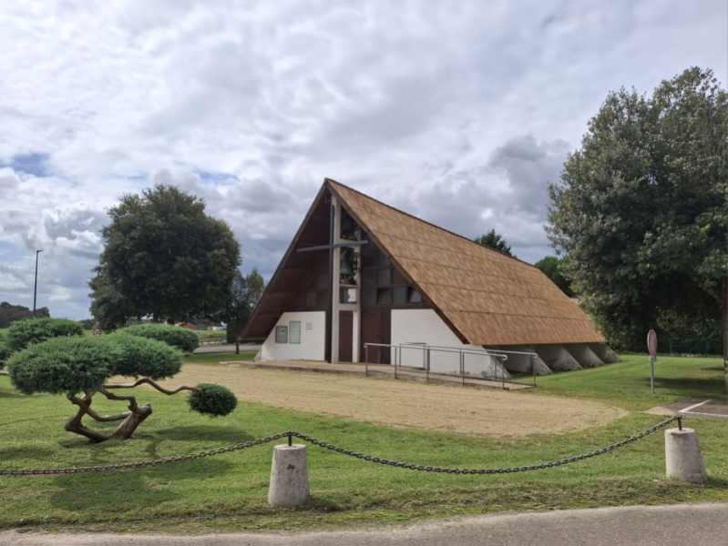 eglise droit.jpg